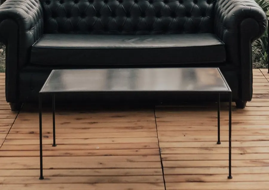 Mesa ratona de hierro y chapa negra