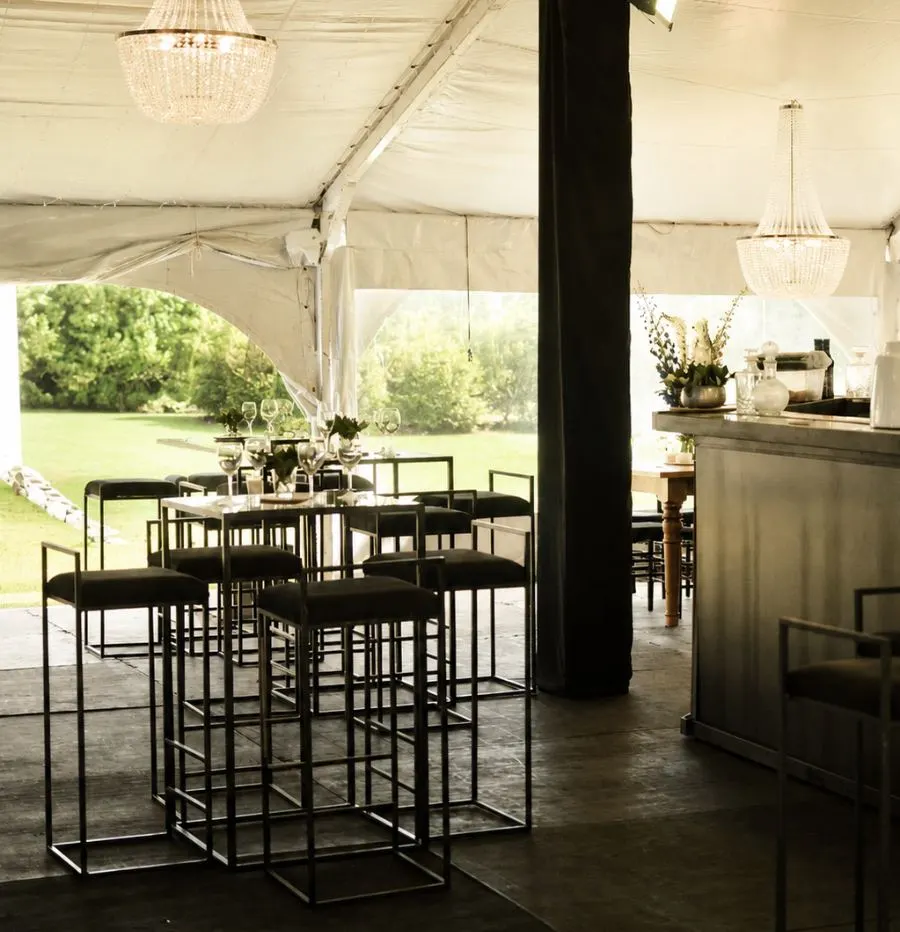 Mesa y Banqueta alta, Set Cocktail Black
